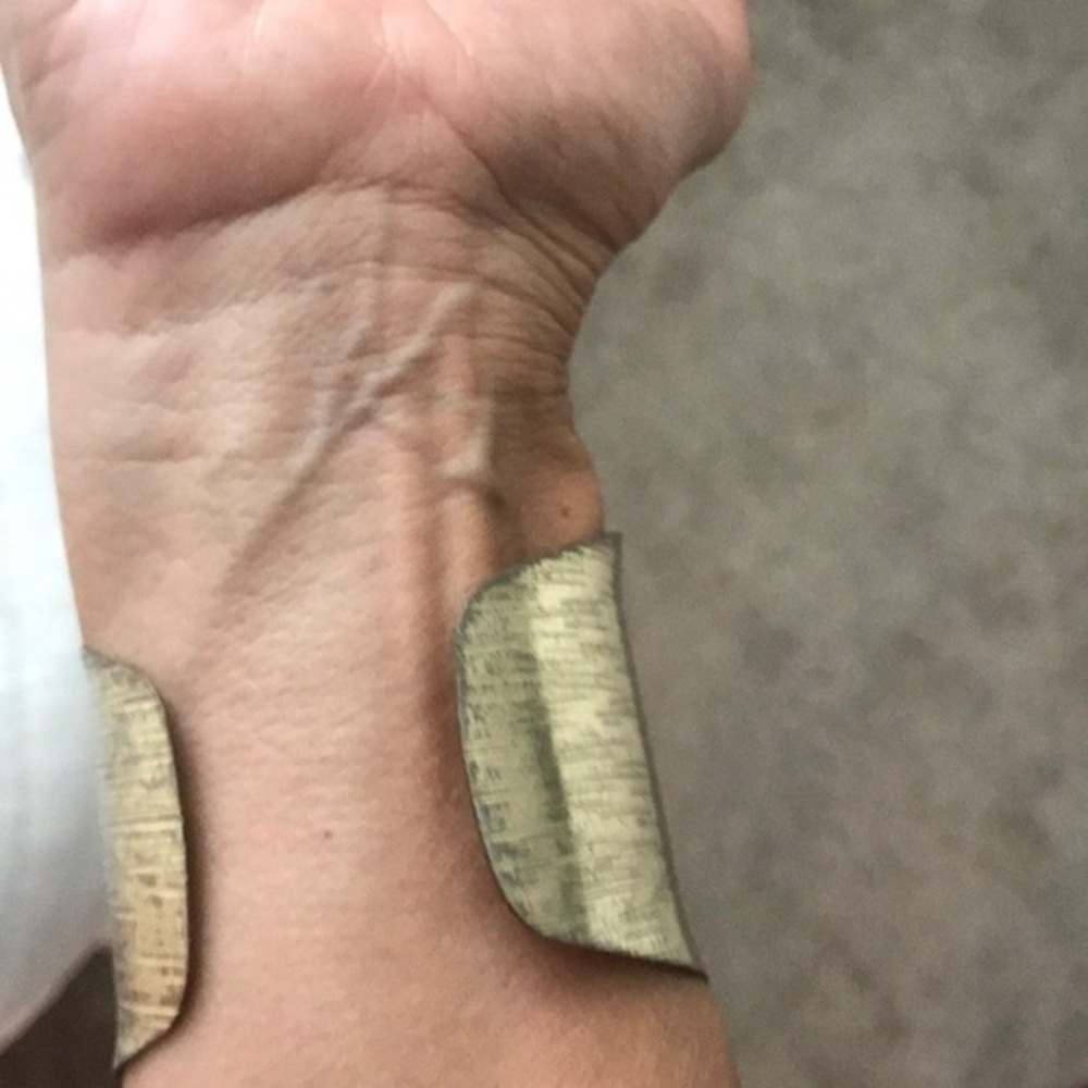 Brass color cuff - Picture 3 of 3